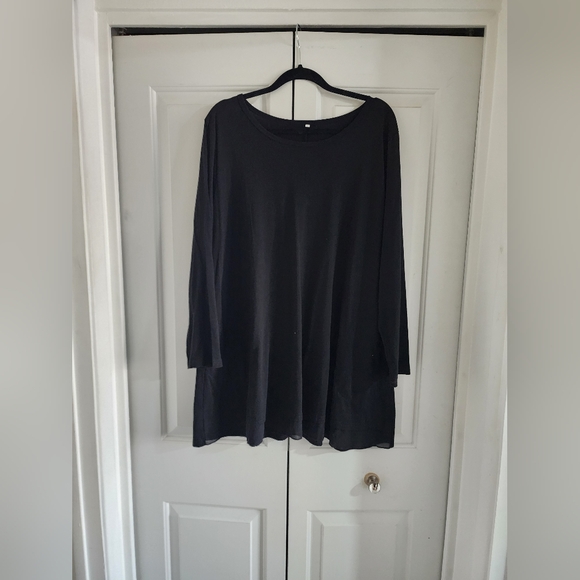 BLACK TUNIC TOP WITH POCKETS. - Picture 2 of 4